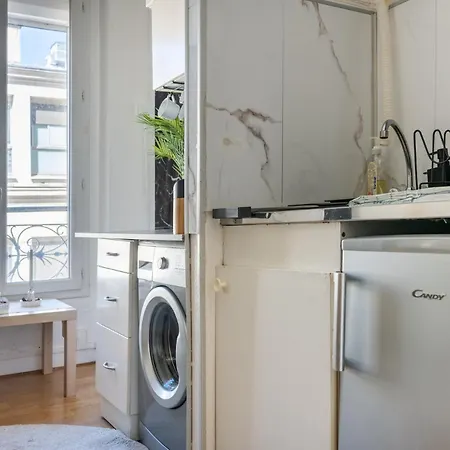 Charming And Compact Studio-jules Joffrin - Montmartre Gasthof *