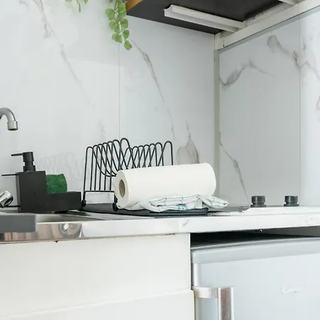 Charming And Compact Studio-jules Joffrin - Montmartre Gasthof Paris