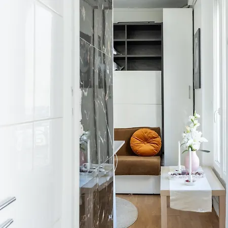 Charming And Compact Studio-jules Joffrin - Montmartre Gasthof