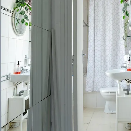 Charming And Compact Studio-jules Joffrin - Montmartre Inn *